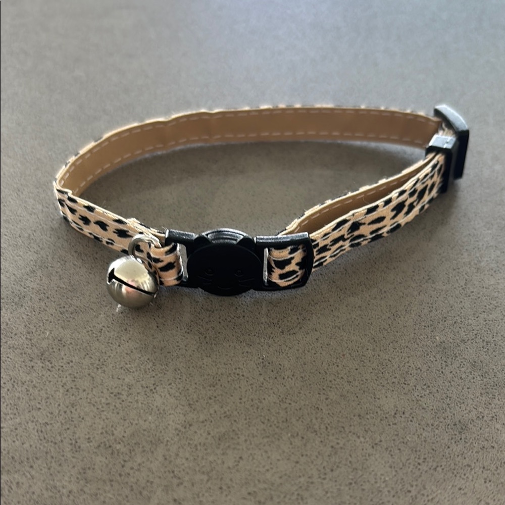 CLEARANCE SALE !!!!
Leopard Print Cat Collar with Bell